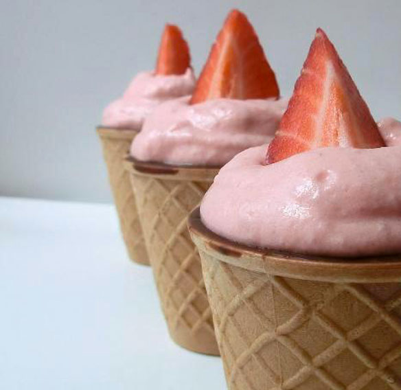 Chocup® with strawberry mousse 