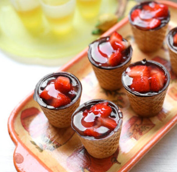 Chocup® with strawberries and limoncello gelatine
