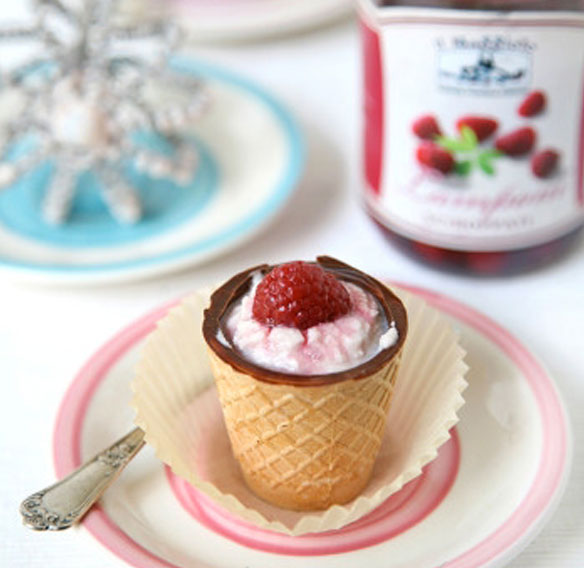 Chocup® with mascarpone cream and raspberries in syrup